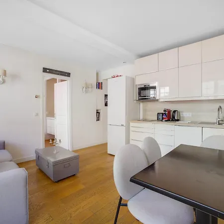Louvre Bourse Center Apartment