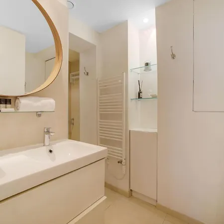 Louvre Bourse Center Apartment